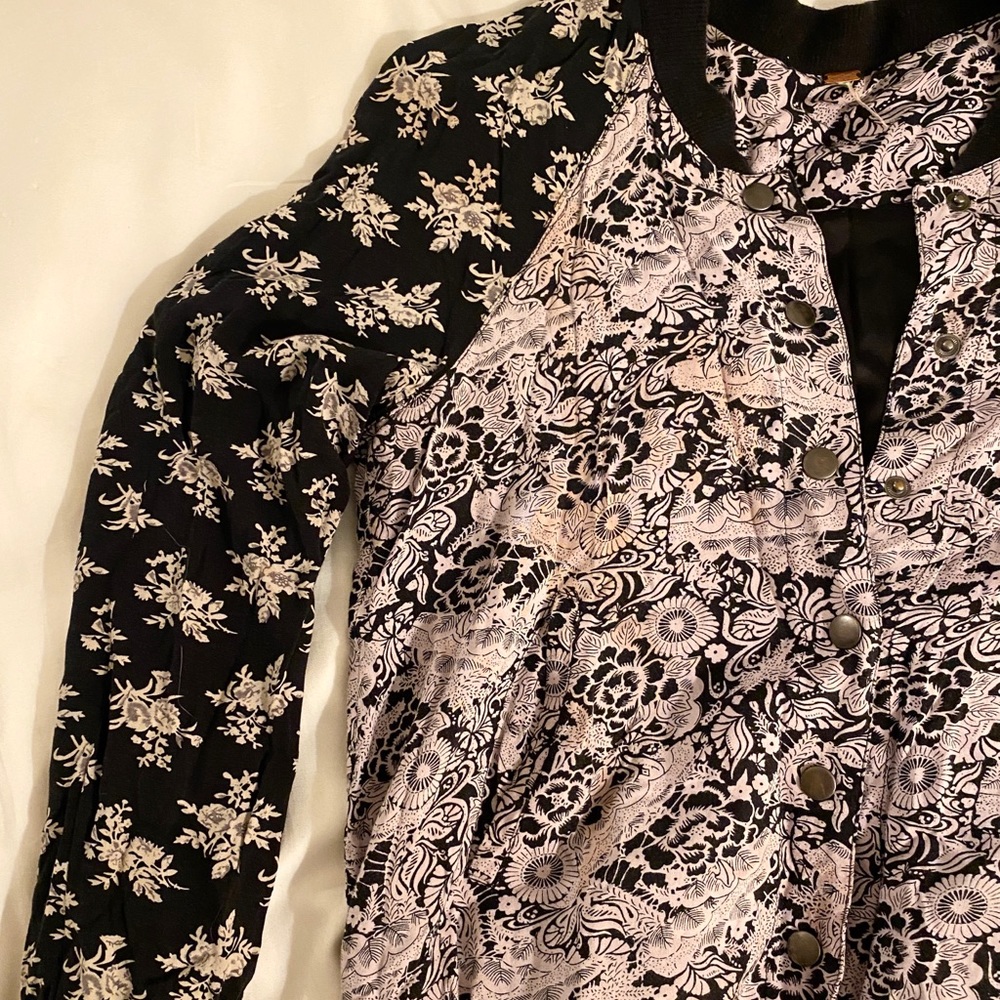 🍇SOLD🍇 Free People floral bomber jacket